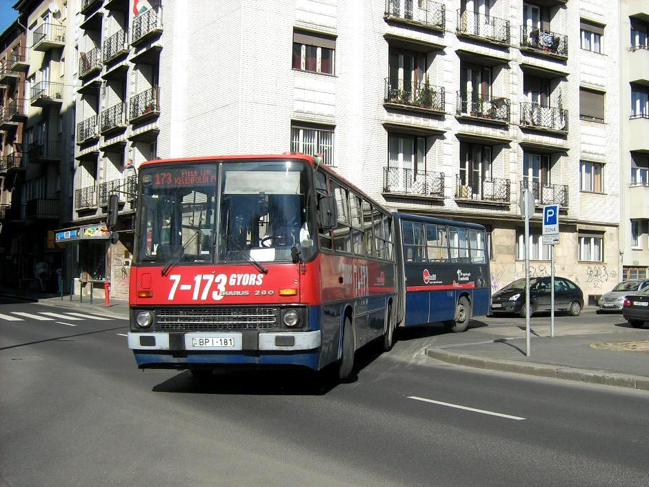 Unique red-blue painted Ikarus 280 on the fast 173 flight in Buda.