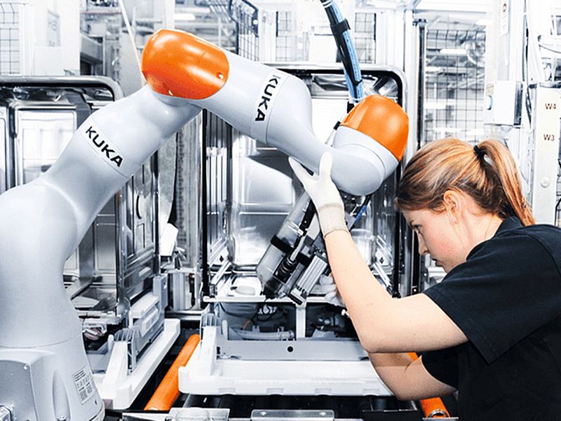 A Kuka hétszáz robotot szállít a VW spanyol gyártásához